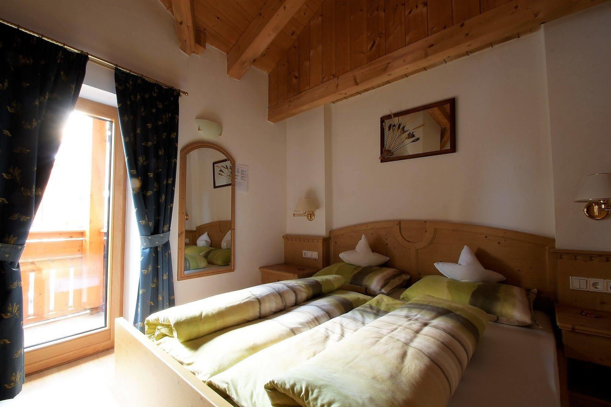 Pension Mirandola Colfosco Exterior photo